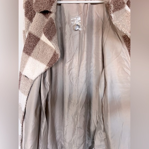 NWOT Joan Rivers Regular Buffalo Check Sherpa Teddy Coat in Taupe - large​​ - Picture 7 of 8